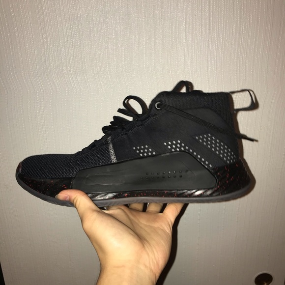 dame 5 black red